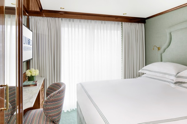 Uniworld Boutique S.S. Bon Voyage French Balcony 0.jpg